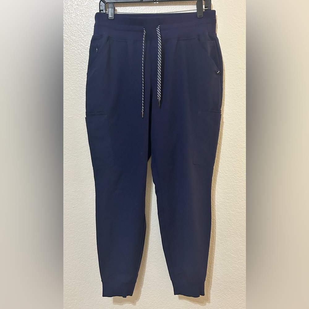 Jaanu Navy scrub set like new size MP jogger and small top